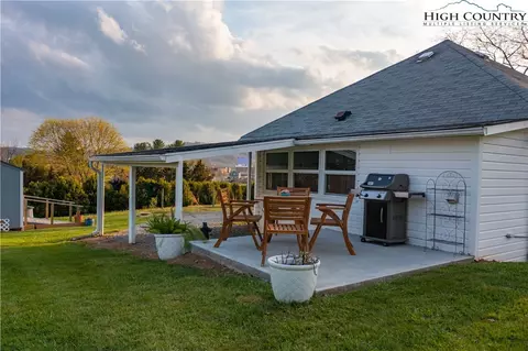 74 Joines St, Sparta, NC 28675 photo 3