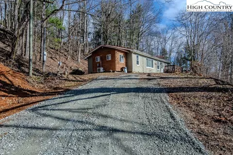 990 Old Bristol Rd, Boone, NC 28607 photo 2