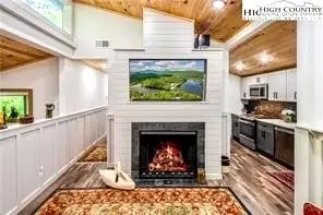 33 Hummingbird Ln, Newland, NC 28657