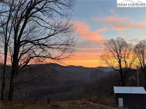 722 Birchfield Creek Rd, Newland, NC 28657