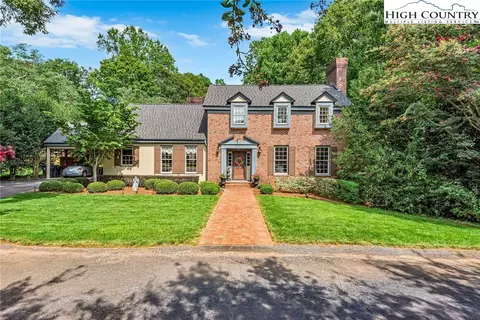 477 Hawthorne Rd, Elkin, NC 28621