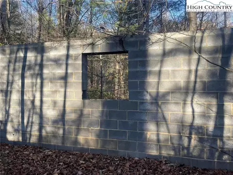 306 Marshalls Way, Jefferson, NC 28640