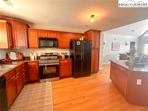 211 Overbrook Trl, Beech Mountain, NC 28604 photo 19