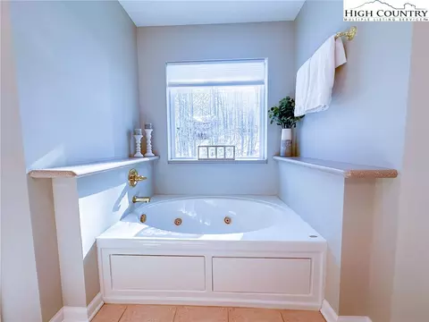 211 Overbrook Trl, Beech Mountain, NC 28604 photo 11