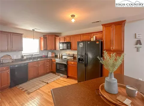 211 Overbrook Trl, Beech Mountain, NC 28604 photo 18