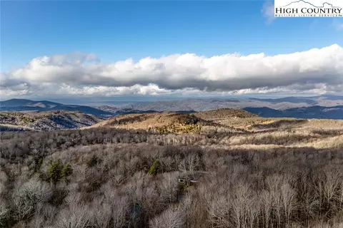 1076 Charter Hills Rd, Beech Mountain, NC 28604