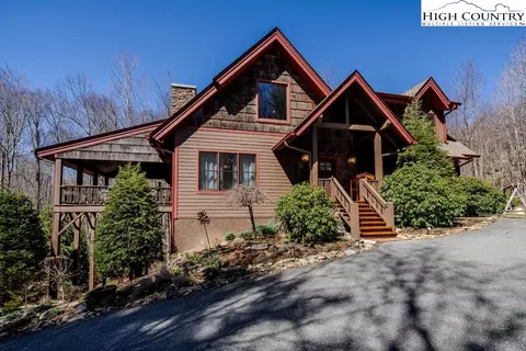 65 Beaver Dam Rd, Elk Park, NC 28622