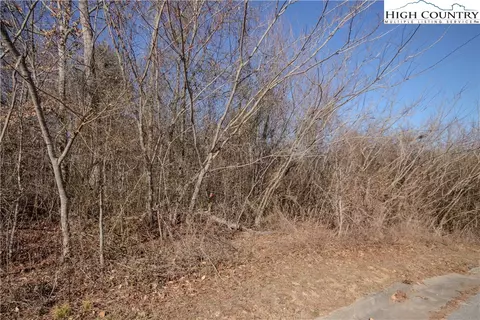 740 SE Chatsworth St, Lenoir, NC 28645