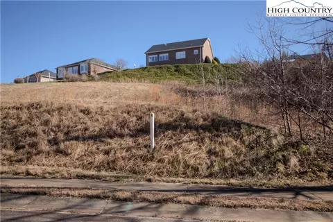 749 SE Chatsworth St, Lenoir, NC 28645