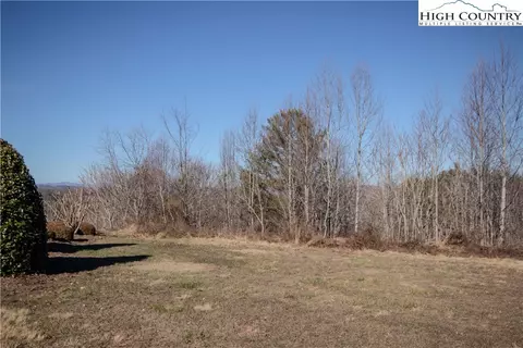 702 SE Chatsworth St, Lenoir, NC 28645