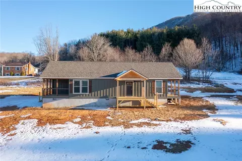 307 Willowbend Ln, Jefferson, NC 28640