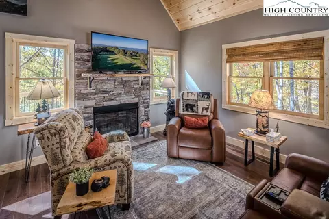 207 Jackpine Rd, Beech Mountain, NC 28604 photo 9