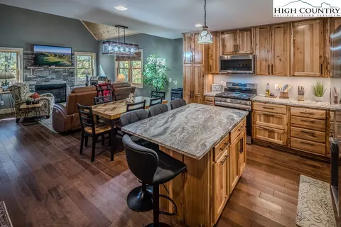 207 Jackpine Rd, Beech Mountain, NC 28604 photo 4