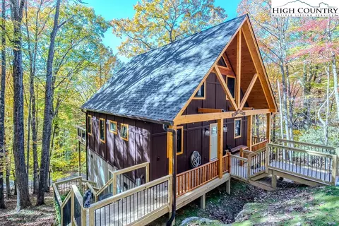 207 Jackpine Rd, Beech Mountain, NC 28604 photo 3
