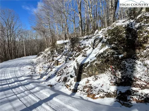234 Poplar Dr, Beech Mountain, NC 28604