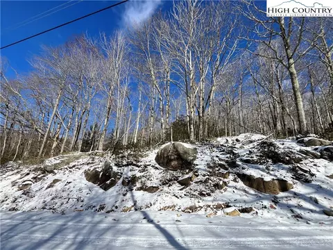 234 Poplar Dr, Beech Mountain, NC 28604 photo 2