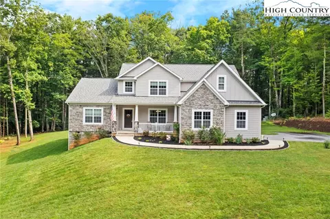 412 Greenview Dr, Jefferson, NC 28640