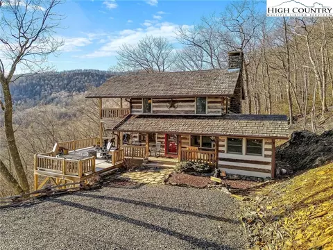 837 Tomahawk Dr, Todd, NC 28684 photo 1