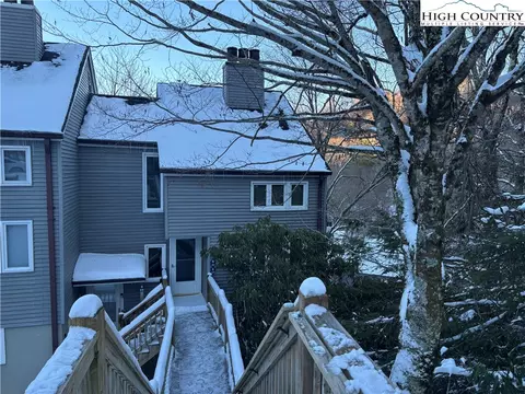 237 Briarcliff Rd #H40, Sugar Mountain, NC 28604