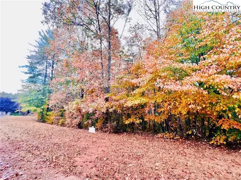 1184 Waterfall Ln, Lenoir, NC 28645