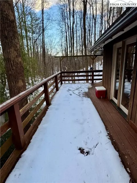 419 Saddle Ln, Deep Gap, NC 28618 photo 10