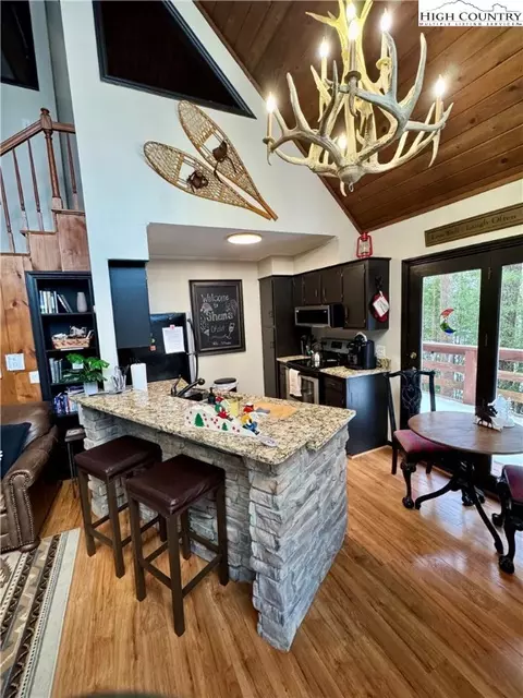 419 Saddle Ln, Deep Gap, NC 28618 photo 18