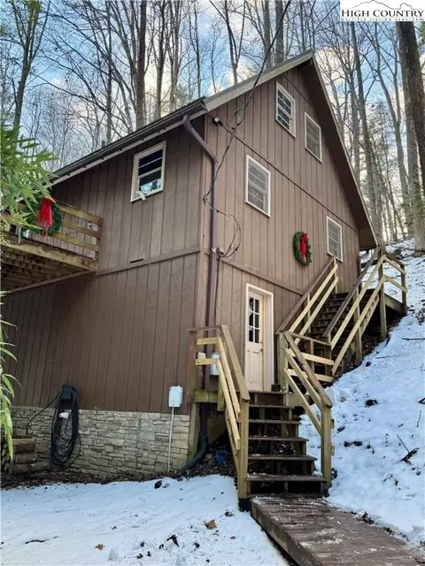 419 Saddle Ln, Deep Gap, NC 28618 photo 2