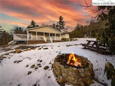 7754 Huskins Dr, Newland, NC 28657
