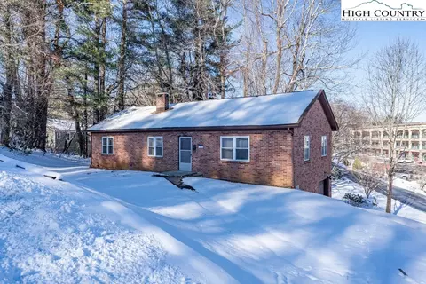 126 Woodland Dr, Boone, NC 28607