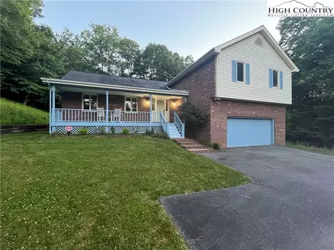 320 University Cir, Boone, NC 28607 photo 2