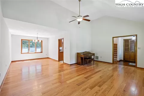 320 University Cir, Boone, NC 28607