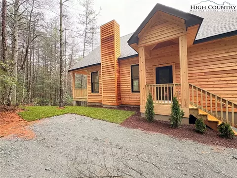5501 Narrow Gauge Dr, Collettsville, NC 28611