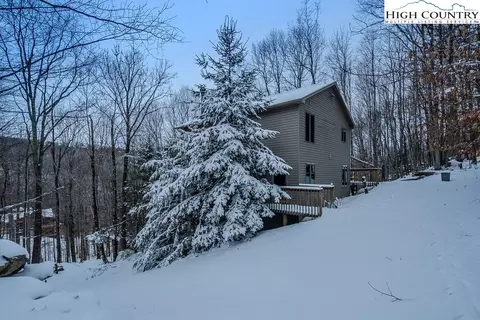 104 W Blueberry Ln, Beech Mountain, NC 28604