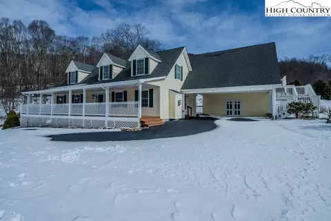 118 Paupers Ridge Ln, Banner Elk, NC 28604