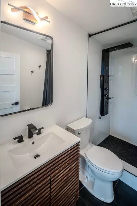 Bath - 116 Slopeside Rd, Beech Mountain, NC 28604 photo 5 of 6