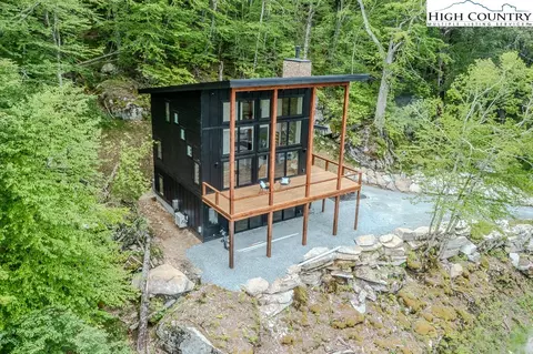 Exterior - 116 Slopeside Rd, Beech Mountain, NC 28604 photo 4 of 14