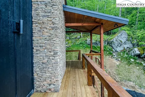 Exterior - 116 Slopeside Rd, Beech Mountain, NC 28604 photo 8 of 14