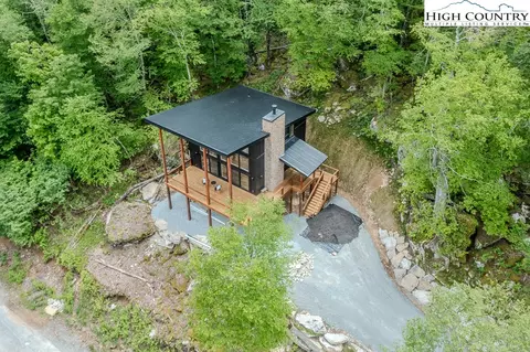 Exterior - 116 Slopeside Rd, Beech Mountain, NC 28604 photo 2 of 14