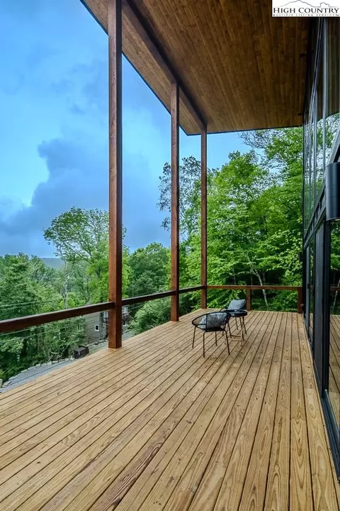 Exterior - 116 Slopeside Rd, Beech Mountain, NC 28604 photo 9 of 14