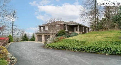 439 Glen View Rd, Boone, NC 28607 photo 3