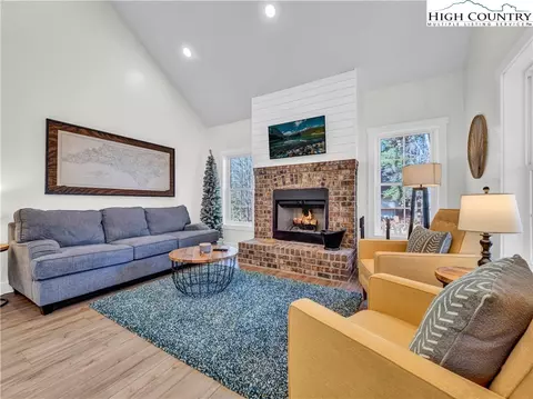 Living - 741 Pine Ridge Rd, Beech Mountain, NC 28604 photo 3 of 4