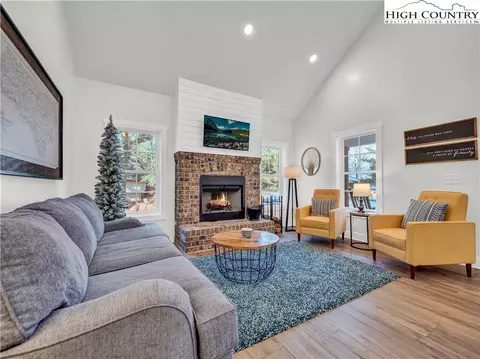 Living - 741 Pine Ridge Rd, Beech Mountain, NC 28604 photo 2 of 4