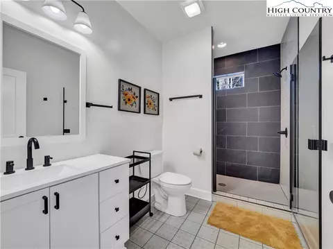 Bath - 741 Pine Ridge Rd, Beech Mountain, NC 28604 photo 1 of 1