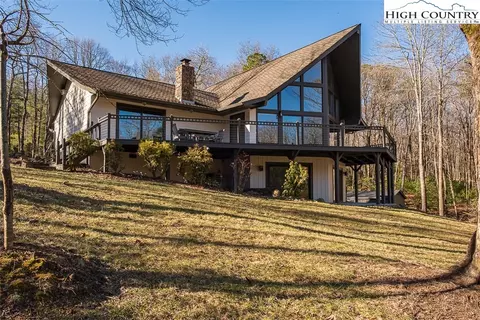 155 Buchanan St, Roaring Gap, NC 28668 photo 2