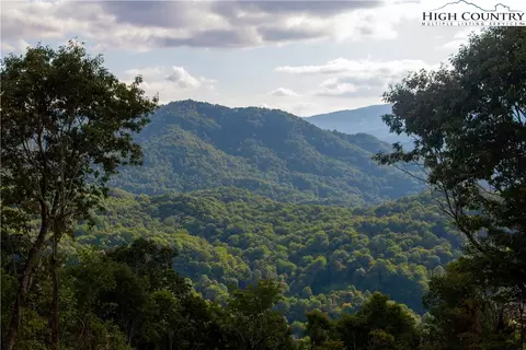 104 Bear Paw Rd, Elk Park, NC 28622