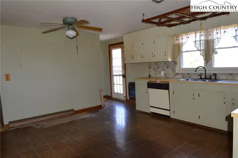 697 Phipps Rd, Sparta, NC 28675 photo 25