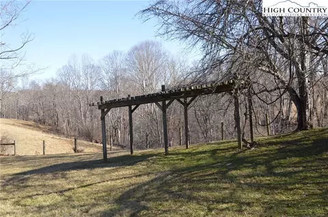 697 Phipps Rd, Sparta, NC 28675 photo 9