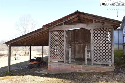697 Phipps Rd, Sparta, NC 28675 photo 5