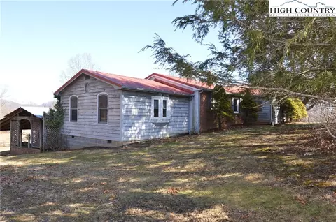697 Phipps Rd, Sparta, NC 28675 photo 3