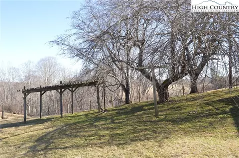 697 Phipps Rd, Sparta, NC 28675 photo 10